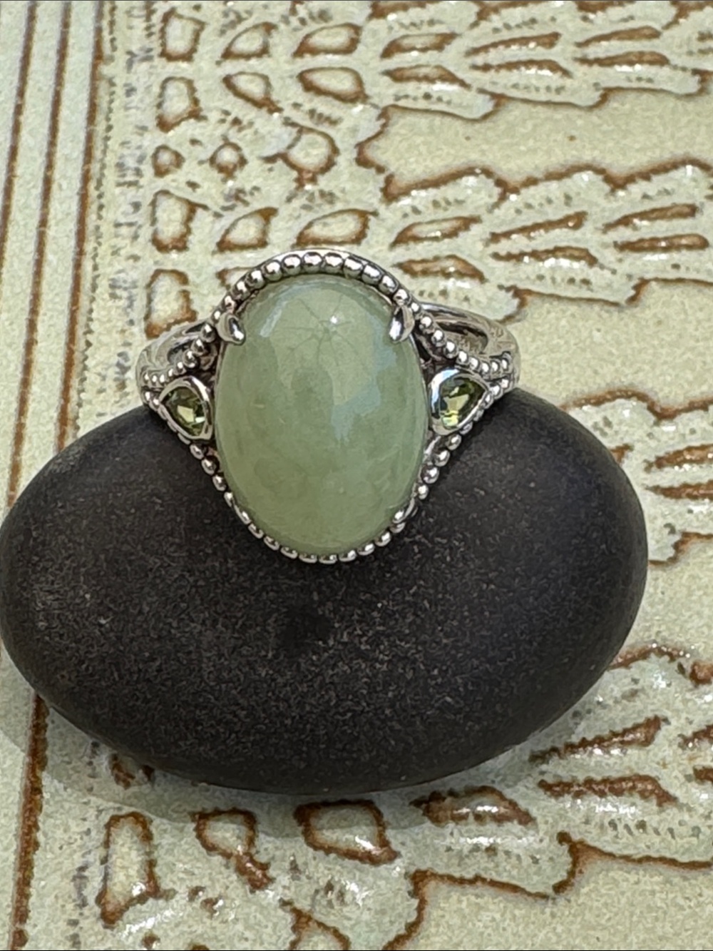 Sterling Silver Green Jade Oval Ring with Peridot Accents Size 10